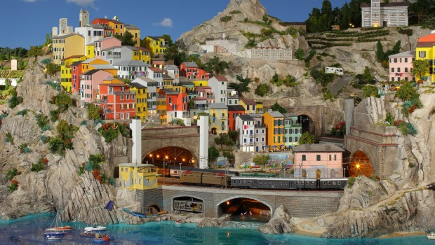 Miniatur Wunderland Hamburg Germany is the largest model railway in the world, and one of the most successful permanent exhibitions in Northern Germany. Learn all you can about the worlds largest model railway train set in Hamburg Germany Miniatur Wunderland. Miniatur Wunderland Hamburg Germany also has the worlds largest model train set and working airport. 