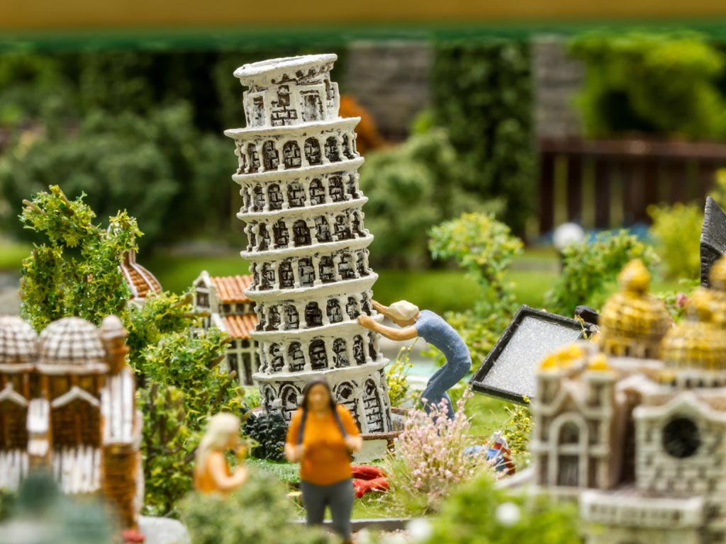 Miniatur Wunderland Hamburg Germany is the largest model railway in the world, and one of the most successful permanent exhibitions in Northern Germany. Learn all you can about the worlds largest model railway train set in Hamburg Germany Miniatur Wunderland. Miniatur Wunderland Hamburg Germany also has the worlds largest model train set and working airport. 