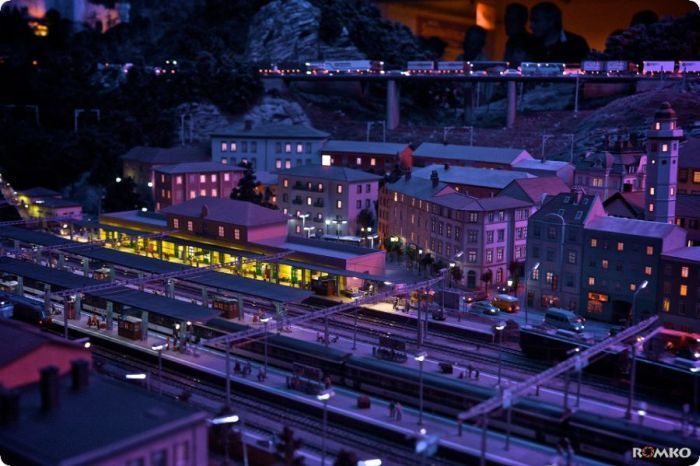 Miniatur Wunderland Hamburg Germany is the largest model railway in the world, and one of the most successful permanent exhibitions in Northern Germany. Learn all you can about the worlds largest model railway train set in Hamburg Germany Miniatur Wunderland. Miniatur Wunderland Hamburg Germany also has the worlds largest model train set and working airport. 