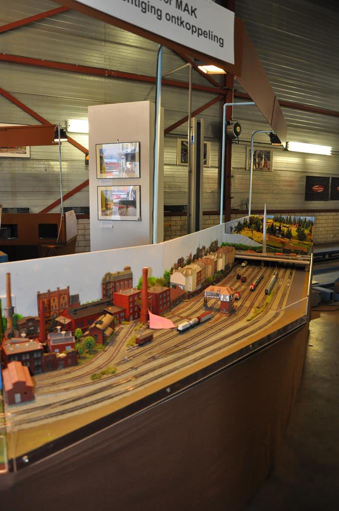 Model railroading clubs in the Hertogenbosch Netherlands Model Spoor Group's. Travel to Hertogenbosch in the Netherlands and go to the Model Spoor Group's train club and learn more about the Model Spoor Group's railroading clubs.