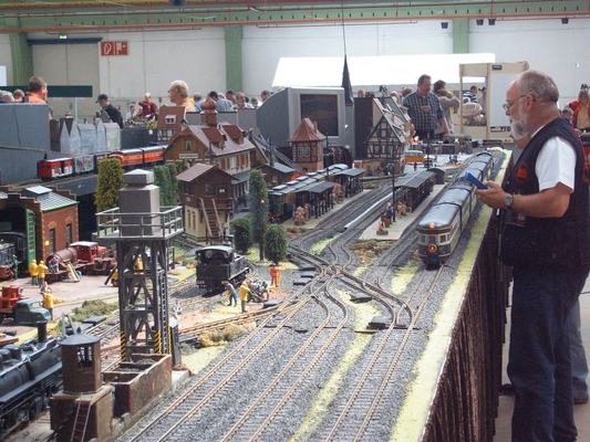 Model railroading clubs in the Hertogenbosch Netherlands Model Spoor Group's. Travel to Hertogenbosch in the Netherlands and go to the Model Spoor Group's train club and learn more about the Model Spoor Group's railroading clubs.