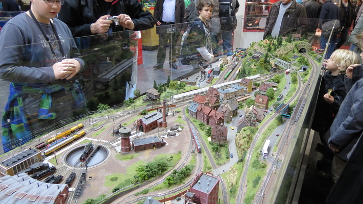 Model railroading clubs in the Hertogenbosch Netherlands Model Spoor Group's. Travel to Hertogenbosch in the Netherlands and go to the Model Spoor Group's train club and learn more about the Model Spoor Group's railroading clubs.