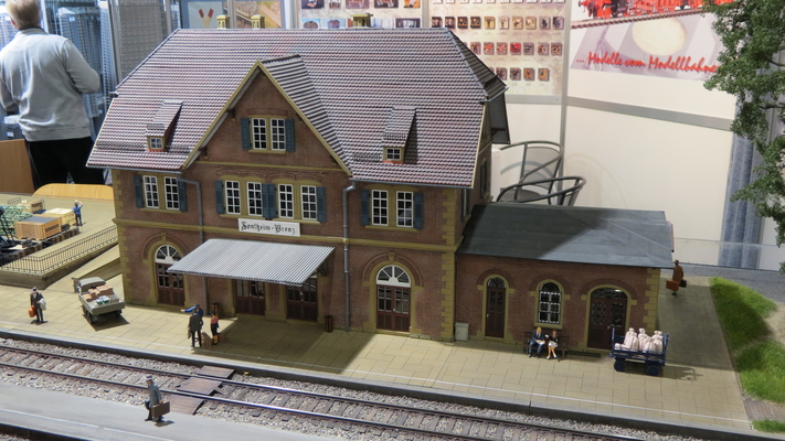 Model railroading clubs in the Hertogenbosch Netherlands Model Spoor Group's. Travel to Hertogenbosch in the Netherlands and go to the Model Spoor Group's train club and learn more about the Model Spoor Group's railroading clubs.