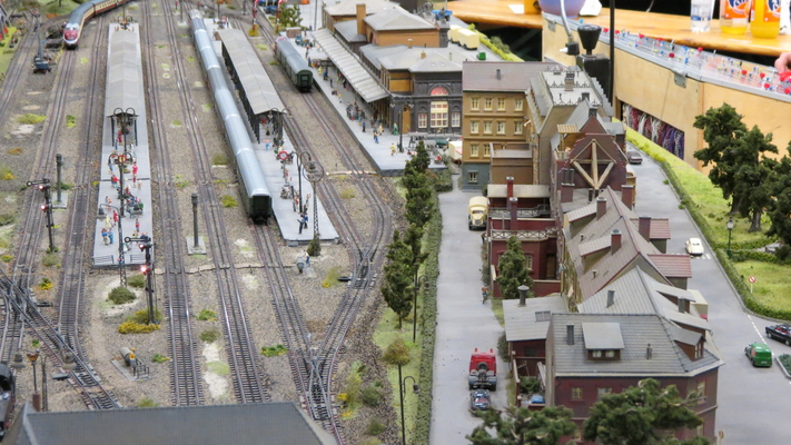 Model railroading clubs in the Hertogenbosch Netherlands Model Spoor Group's. Travel to Hertogenbosch in the Netherlands and go to the Model Spoor Group's train club and learn more about the Model Spoor Group's railroading clubs.