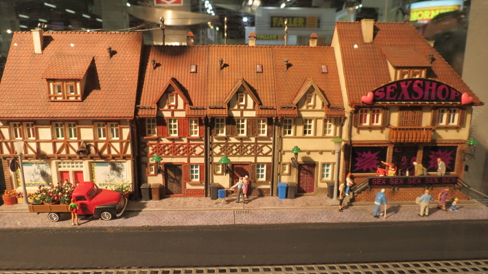 Model railroading clubs in the Hertogenbosch Netherlands Model Spoor Group's. Travel to Hertogenbosch in the Netherlands and go to the Model Spoor Group's train club and learn more about the Model Spoor Group's railroading clubs.