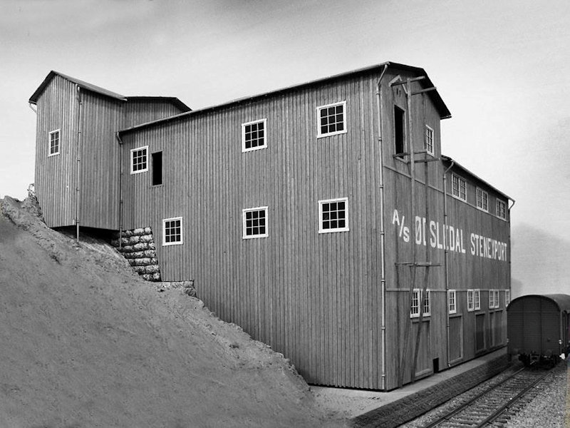 View the Trondhjem Modelljernbaneklubb TMJK (Trondhjem Model railway club) picture gallery in Trondheim Norway and, See what the Trondhjem Modelljernbaneklubb has to offer in model railroading. Learn about the TMJK History, watch videos, see club photos, and upcoming event at the Trondhjem Modelljernbaneklubb TMJK in Trondheim Norway.