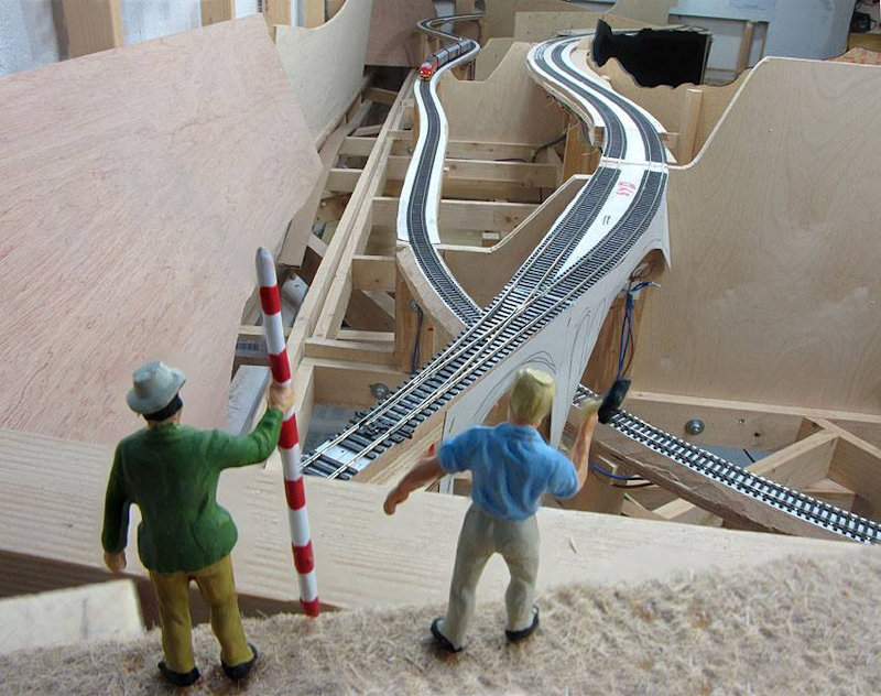 View the Trondhjem Modelljernbaneklubb TMJK (Trondhjem Model railway club) picture gallery in Trondheim Norway and, See what the Trondhjem Modelljernbaneklubb has to offer in model railroading. Learn about the TMJK History, watch videos, see club photos, and upcoming event at the Trondhjem Modelljernbaneklubb TMJK in Trondheim Norway.