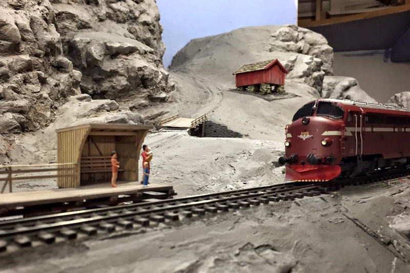 View the Trondhjem Modelljernbaneklubb TMJK (Trondhjem Model railway club) picture gallery in Trondheim Norway and, See what the Trondhjem Modelljernbaneklubb has to offer in model railroading. Learn about the TMJK History, watch videos, see club photos, and upcoming event at the Trondhjem Modelljernbaneklubb TMJK in Trondheim Norway.