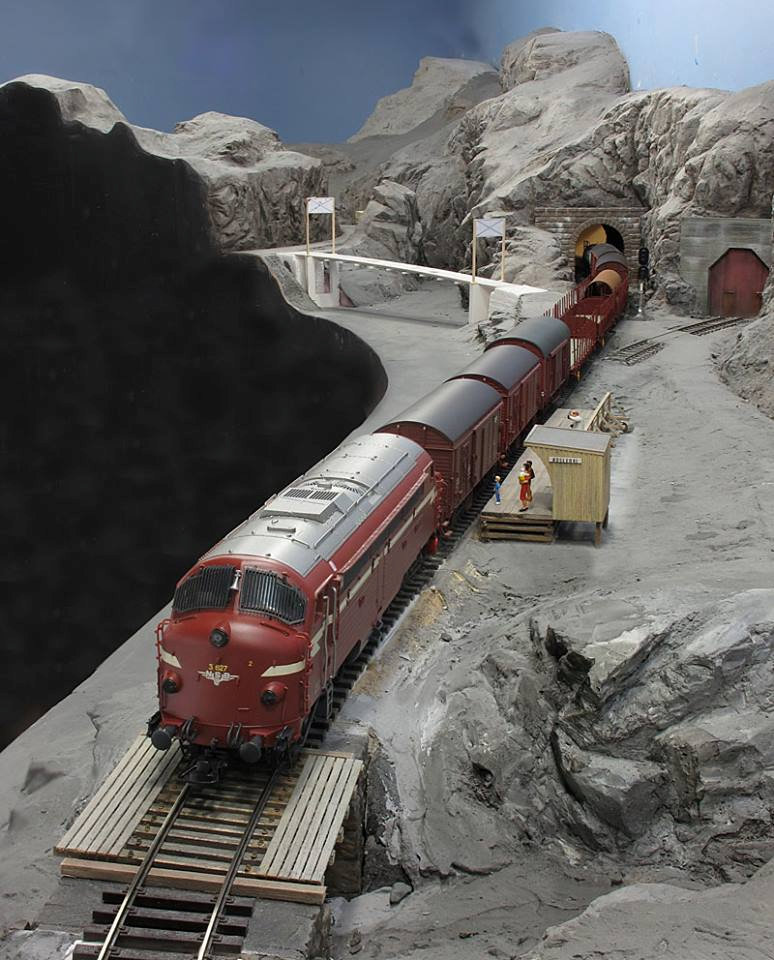 View the Trondhjem Modelljernbaneklubb TMJK (Trondhjem Model railway club) picture gallery in Trondheim Norway and, See what the Trondhjem Modelljernbaneklubb has to offer in model railroading. Learn about the TMJK History, watch videos, see club photos, and upcoming event at the Trondhjem Modelljernbaneklubb TMJK in Trondheim Norway.