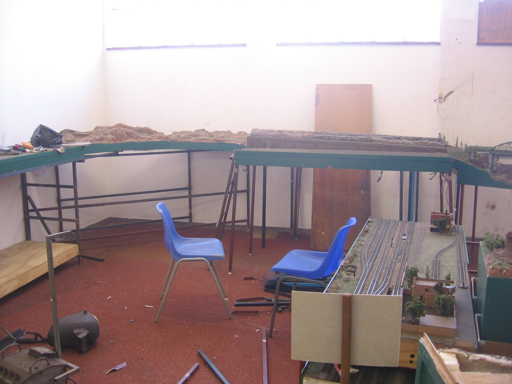 The Pretoria Model Train Club was founded in 1995 by a group of modellers who saw the need for an organised model railway club in Pretoria. After some discussions about the name, (PMT) Pretoria Model Train club was chosen. To Learn more about the (PMT) Pretoria Model Train club and other railroading clubs visit www.krafttrains.com. 