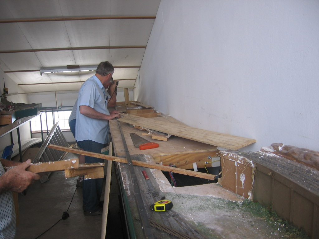 The Pretoria Model Train Club was founded in 1995 by a group of modellers who saw the need for an organised model railway club in Pretoria. After some discussions about the name, (PMT) Pretoria Model Train club was chosen. To Learn more about the (PMT) Pretoria Model Train club and other railroading clubs visit www.krafttrains.com. 