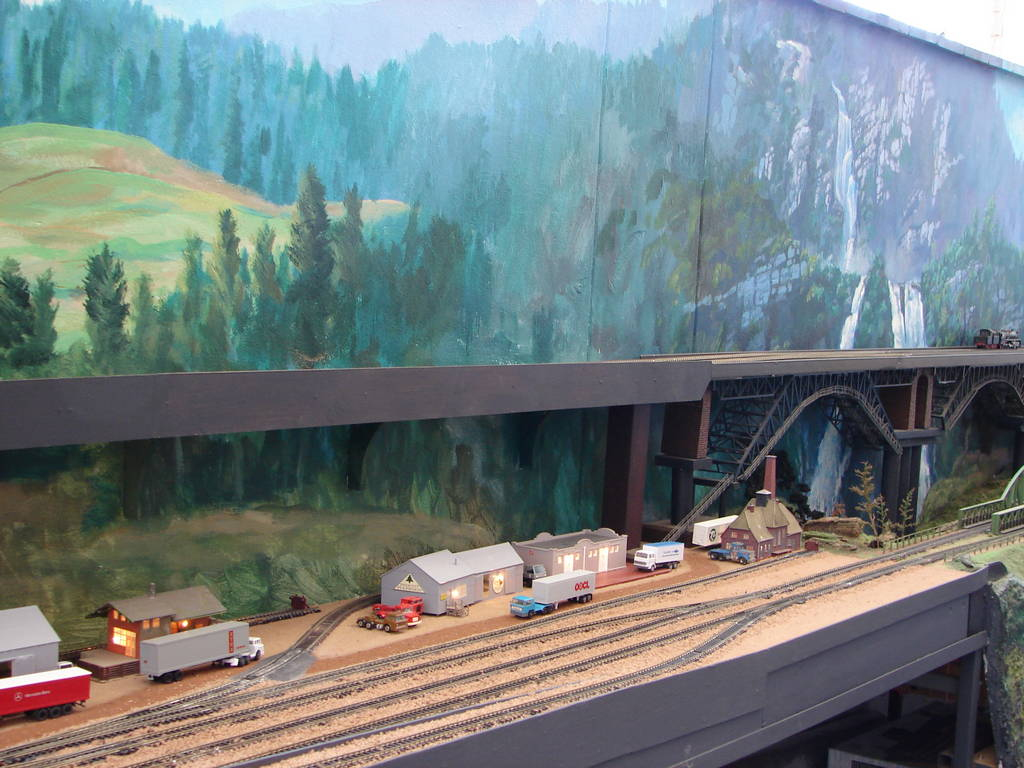 The Pretoria Model Train Club was founded in 1995 by a group of modellers who saw the need for an organised model railway club in Pretoria. After some discussions about the name, (PMT) Pretoria Model Train club was chosen. To Learn more about the (PMT) Pretoria Model Train club and other railroading clubs visit www.krafttrains.com. 