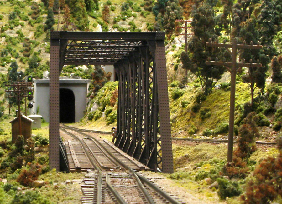 Visit Jarfalla Model Railroad Club in Jarfalla west of Stockholm, Sweden. See what Jarfalla Model Railroad Club has to offer in model railroading. Go to www.krafttrains.com and talk a tour of Jarfalla Model Railroad Club, see videos, pictures, learn about the club itself and its history in model railroading.
Besök Järfälla Modelljärnvägsklubb i Järfälla västra Stockholm. Se vad Järfälla Modelljärnvägsklubb har att erbjuda i modell railroading. Gå till www.krafttrains.com och prata en rundtur i Järfälla Modelljärnvägsklubb, se videor, bilder, lära sig om klubben själv och dess historia i modell railroading.
