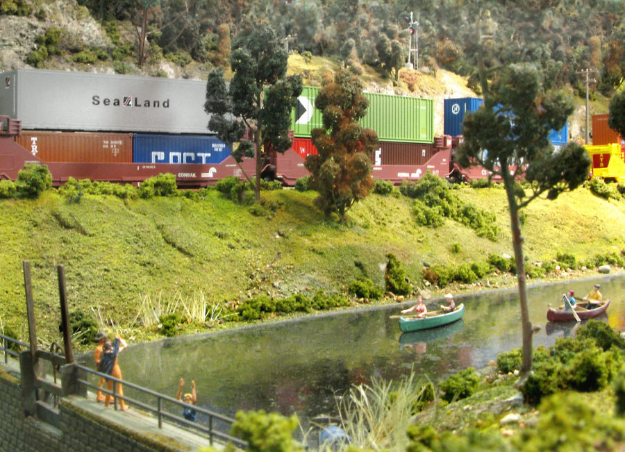 Visit Jarfalla Model Railroad Club in Jarfalla west of Stockholm, Sweden. See what Jarfalla Model Railroad Club has to offer in model railroading. Go to www.krafttrains.com and talk a tour of Jarfalla Model Railroad Club, see videos, pictures, learn about the club itself and its history in model railroading.
Besök Järfälla Modelljärnvägsklubb i Järfälla västra Stockholm. Se vad Järfälla Modelljärnvägsklubb har att erbjuda i modell railroading. Gå till www.krafttrains.com och prata en rundtur i Järfälla Modelljärnvägsklubb, se videor, bilder, lära sig om klubben själv och dess historia i modell railroading.
