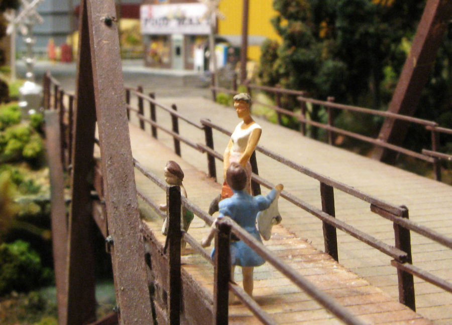 Visit Jarfalla Model Railroad Club in Jarfalla west of Stockholm, Sweden. See what Jarfalla Model Railroad Club has to offer in model railroading. Go to www.krafttrains.com and talk a tour of Jarfalla Model Railroad Club, see videos, pictures, learn about the club itself and its history in model railroading.
Besök Järfälla Modelljärnvägsklubb i Järfälla västra Stockholm. Se vad Järfälla Modelljärnvägsklubb har att erbjuda i modell railroading. Gå till www.krafttrains.com och prata en rundtur i Järfälla Modelljärnvägsklubb, se videor, bilder, lära sig om klubben själv och dess historia i modell railroading.
