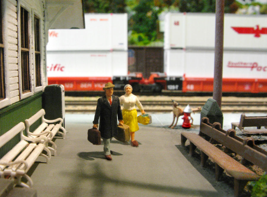 Visit Jarfalla Model Railroad Club in Jarfalla west of Stockholm, Sweden. See what Jarfalla Model Railroad Club has to offer in model railroading. Go to www.krafttrains.com and talk a tour of Jarfalla Model Railroad Club, see videos, pictures, learn about the club itself and its history in model railroading.
Besök Järfälla Modelljärnvägsklubb i Järfälla västra Stockholm. Se vad Järfälla Modelljärnvägsklubb har att erbjuda i modell railroading. Gå till www.krafttrains.com och prata en rundtur i Järfälla Modelljärnvägsklubb, se videor, bilder, lära sig om klubben själv och dess historia i modell railroading.
