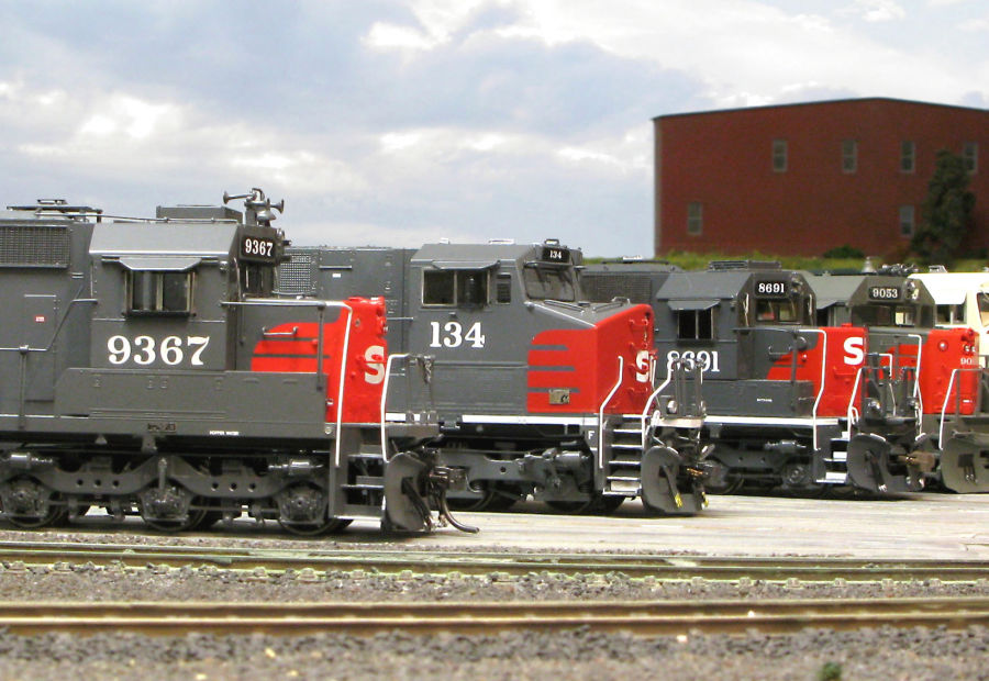 Visit Jarfalla Model Railroad Club in Jarfalla west of Stockholm, Sweden. See what Jarfalla Model Railroad Club has to offer in model railroading. Go to www.krafttrains.com and talk a tour of Jarfalla Model Railroad Club, see videos, pictures, learn about the club itself and its history in model railroading.
Besök Järfälla Modelljärnvägsklubb i Järfälla västra Stockholm. Se vad Järfälla Modelljärnvägsklubb har att erbjuda i modell railroading. Gå till www.krafttrains.com och prata en rundtur i Järfälla Modelljärnvägsklubb, se videor, bilder, lära sig om klubben själv och dess historia i modell railroading.
