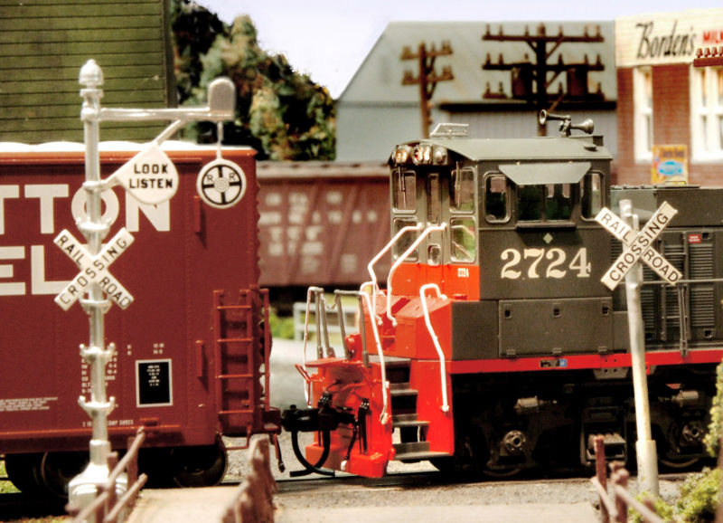 Visit Jarfalla Model Railroad Club in Jarfalla west of Stockholm, Sweden. See what Jarfalla Model Railroad Club has to offer in model railroading. Go to www.krafttrains.com and talk a tour of Jarfalla Model Railroad Club, see videos, pictures, learn about the club itself and its history in model railroading.
Besök Järfälla Modelljärnvägsklubb i Järfälla västra Stockholm. Se vad Järfälla Modelljärnvägsklubb har att erbjuda i modell railroading. Gå till www.krafttrains.com och prata en rundtur i Järfälla Modelljärnvägsklubb, se videor, bilder, lära sig om klubben själv och dess historia i modell railroading.
