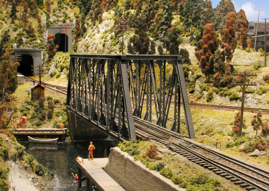 Visit Jarfalla Model Railroad Club in Jarfalla west of Stockholm, Sweden. See what Jarfalla Model Railroad Club has to offer in model railroading. Go to www.krafttrains.com and talk a tour of Jarfalla Model Railroad Club, see videos, pictures, learn about the club itself and its history in model railroading.
Besök Järfälla Modelljärnvägsklubb i Järfälla västra Stockholm. Se vad Järfälla Modelljärnvägsklubb har att erbjuda i modell railroading. Gå till www.krafttrains.com och prata en rundtur i Järfälla Modelljärnvägsklubb, se videor, bilder, lära sig om klubben själv och dess historia i modell railroading.
