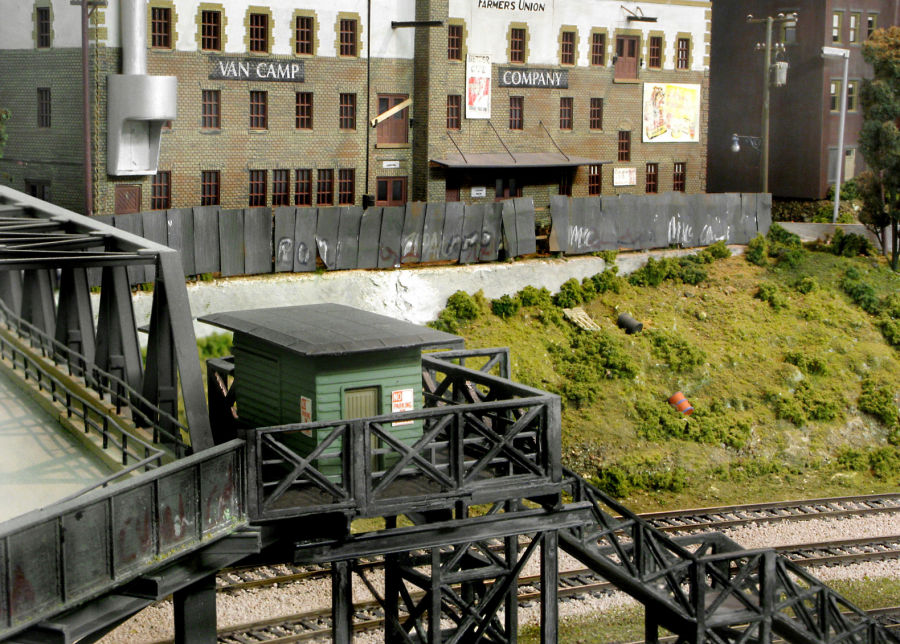 Visit Jarfalla Model Railroad Club in Jarfalla west of Stockholm, Sweden. See what Jarfalla Model Railroad Club has to offer in model railroading. Go to www.krafttrains.com and talk a tour of Jarfalla Model Railroad Club, see videos, pictures, learn about the club itself and its history in model railroading.
Besök Järfälla Modelljärnvägsklubb i Järfälla västra Stockholm. Se vad Järfälla Modelljärnvägsklubb har att erbjuda i modell railroading. Gå till www.krafttrains.com och prata en rundtur i Järfälla Modelljärnvägsklubb, se videor, bilder, lära sig om klubben själv och dess historia i modell railroading.
