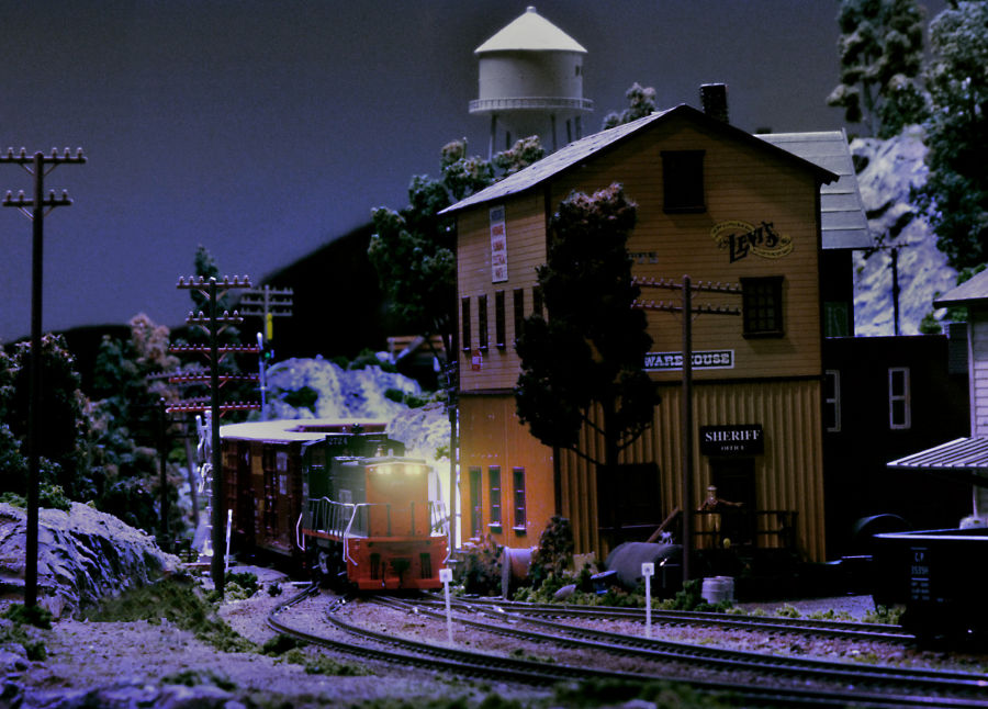 Visit Jarfalla Model Railroad Club in Jarfalla west of Stockholm, Sweden. See what Jarfalla Model Railroad Club has to offer in model railroading. Go to www.krafttrains.com and talk a tour of Jarfalla Model Railroad Club, see videos, pictures, learn about the club itself and its history in model railroading.
Besök Järfälla Modelljärnvägsklubb i Järfälla västra Stockholm. Se vad Järfälla Modelljärnvägsklubb har att erbjuda i modell railroading. Gå till www.krafttrains.com och prata en rundtur i Järfälla Modelljärnvägsklubb, se videor, bilder, lära sig om klubben själv och dess historia i modell railroading.
