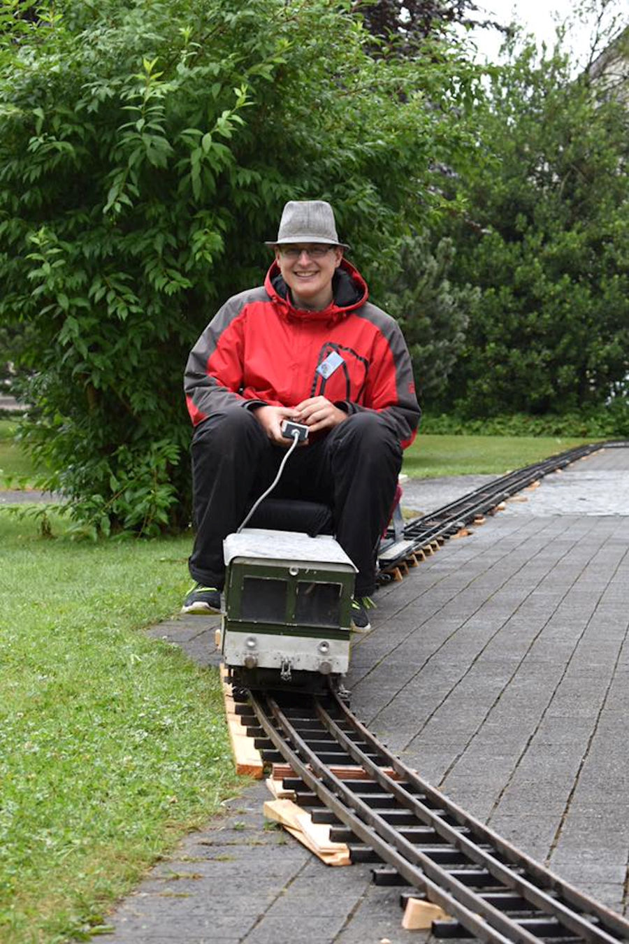 Visit Eisenbahnfreunde Bassersdorf model railroad club in Bassersdorf, Switzerland. See what Eisenbahnfreunde Bassersdorf has to offer in model railroading clubs. Go to www.krafttrains.com and talk a tour of Eisenbahnfreunde Bassersdorf model train clubs, see videos, pictures, learn about the club itself and its history in model railroading.

Besuchen Sie den Modellbahnverein Eisenbahnfreunde Bassersdorf in Bassersdorf, Schweiz. Sehen Sie, was die Eisenbahnfreunde Bassersdorf in den Modellbahnclubs zu bieten hat. Gehen Sie zu www.krafttrains.com und unterhalten Sie sich mit den Modellbahnvereinen der Eisenbahnfreunde Bassersdorf, sehen Sie Videos, Bilder, erfahren Sie mehr über den Verein selbst und seine Geschichte in der Modelleisenbahn.
