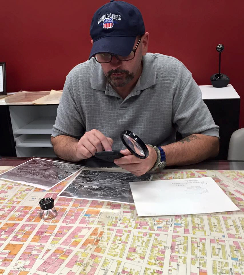 Welcome to the Los Angeles N-Scale Association, operators of East Valley Lines Model Railroad club located since 1979 in the Travel Town Museum at Griffith Los Angeles, California. View pitchers of the East Valley Lines N Scale Model Railroad club and see what they have done to their N scale layout. They operate one of the largest N-Scale layouts in the world. This is just a brief trip on the East Valley Lines' trackage. As you observe closely, there are lots of details to enjoy. This is truly a labor of love, involving countless hours, money and the talents of the many N-Scale modelers dedicated to the memory of great railroads. Brought to you to by www.krafttrains.com