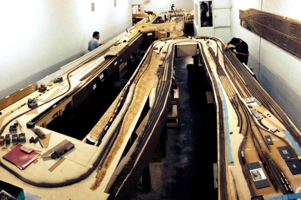 Welcome to the Los Angeles N-Scale Association, operators of East Valley Lines Model Railroad club located since 1979 in the Travel Town Museum at Griffith Los Angeles, California. View pitchers of the East Valley Lines N Scale Model Railroad club and see what they have done to their N scale layout. They operate one of the largest N-Scale layouts in the world. This is just a brief trip on the East Valley Lines' trackage. As you observe closely, there are lots of details to enjoy. This is truly a labor of love, involving countless hours, money and the talents of the many N-Scale modelers dedicated to the memory of great railroads. Brought to you to by www.krafttrains.com