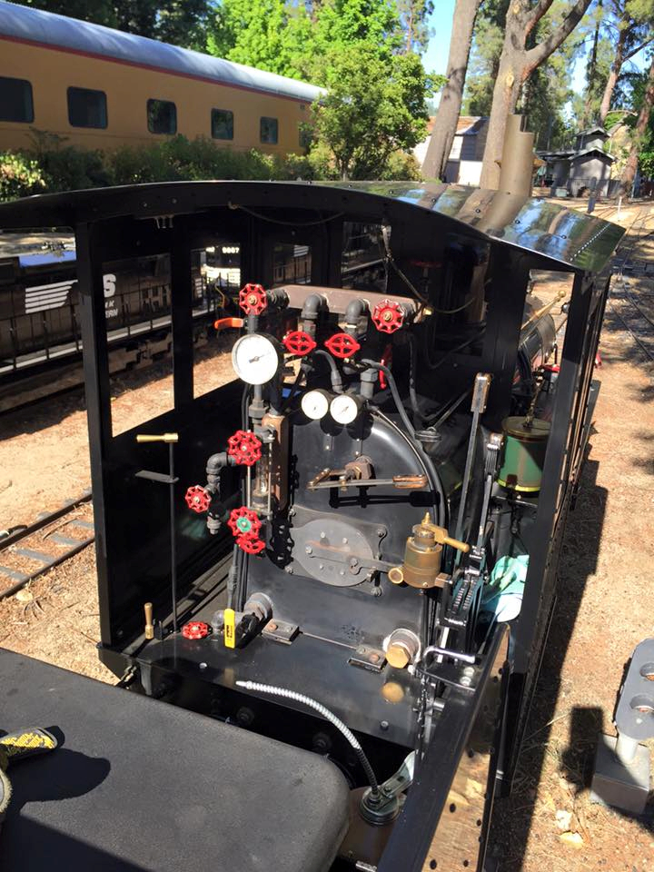 Welcome to the Los Angeles N-Scale Association, operators of East Valley Lines Model Railroad club located since 1979 in the Travel Town Museum at Griffith Los Angeles, California. View pitchers of the East Valley Lines N Scale Model Railroad club and see what they have done to their N scale layout. They operate one of the largest N-Scale layouts in the world. This is just a brief trip on the East Valley Lines' trackage. As you observe closely, there are lots of details to enjoy. This is truly a labor of love, involving countless hours, money and the talents of the many N-Scale modelers dedicated to the memory of great railroads. Brought to you to by www.krafttrains.com